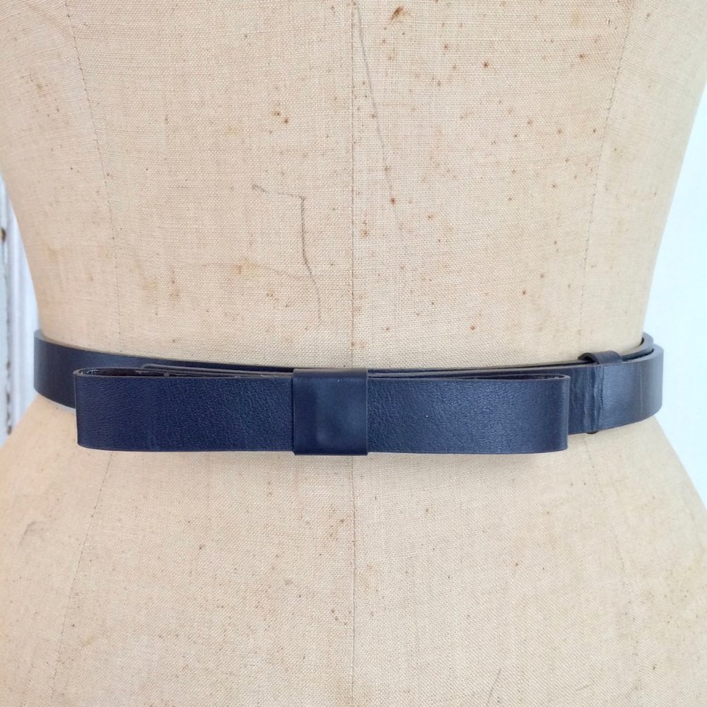 Boden Leather Bow Belt Navy L/XL